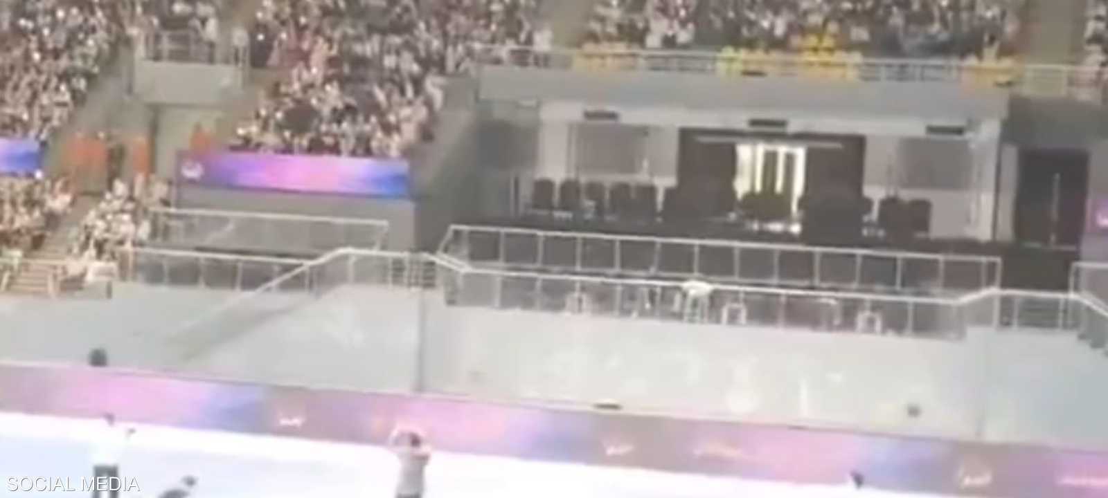 المدرس في الصالة