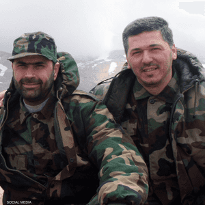 طالب سامي (يمين) مع وسام الطويل الذي قتل وقت سابق