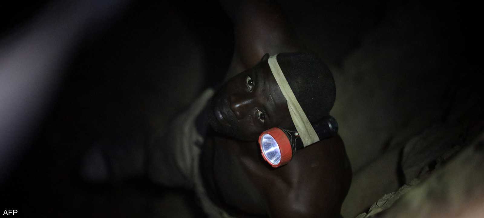 عامل منجم في نيجيريا