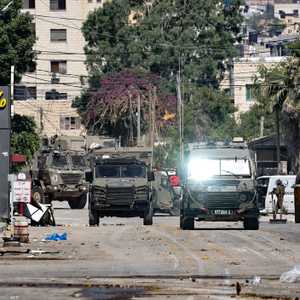 القوات الإسرائيلية تقتحم جنين وتحاصر المخيم وتدمر الممتلكات