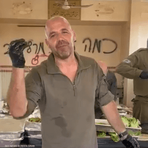 جنود إسرائيليين داخل مسجد معبر رفح