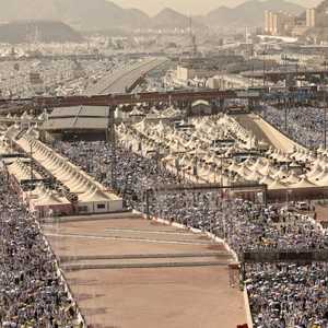 نحو مليوني شخص يؤدون شعائر الحج