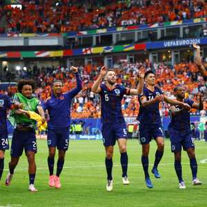 هولندا حولت تأخرها إلى فوز غال