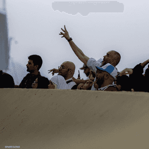 حجاج أثناء رمي الجمرات