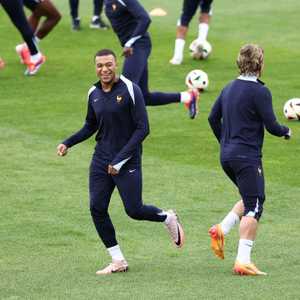 مبابي ورفاقه في جلسة تدريبية