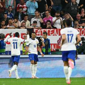 فرحة فرنسية بالهدف العكسي