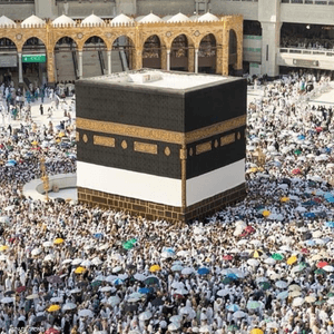 الحجيج المتعجلون يؤدون طواف الوداع