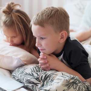 طرق فعالة للحد من وقت الشاشة للأطفال