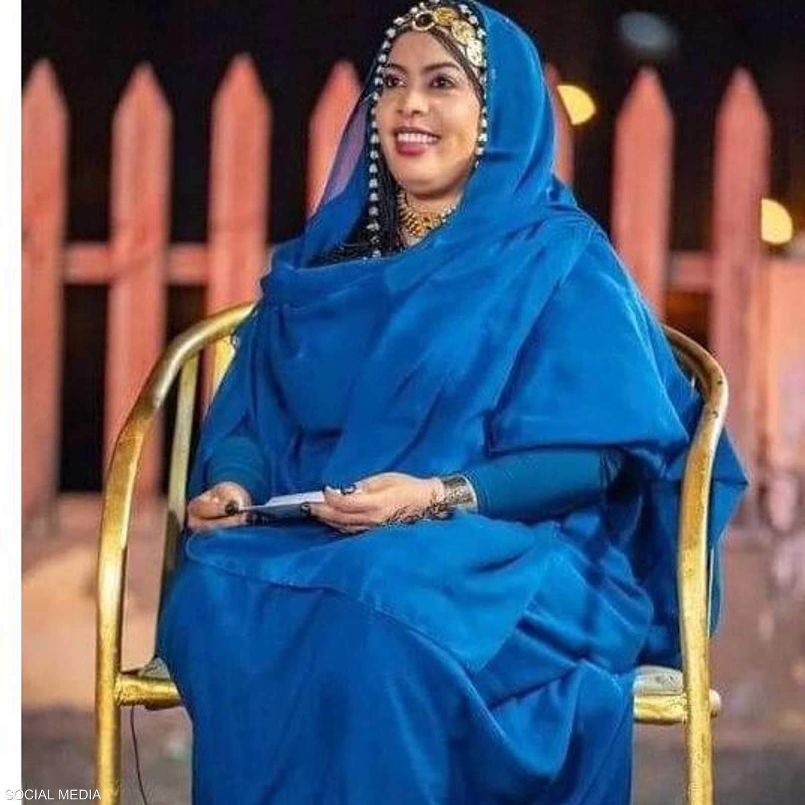 المذيعة زينب ايرا بالزي البجاوي التقليدي