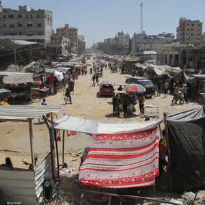 يعاني الفلسطينيون في غزة من ندرة الغذاء والأساسيات