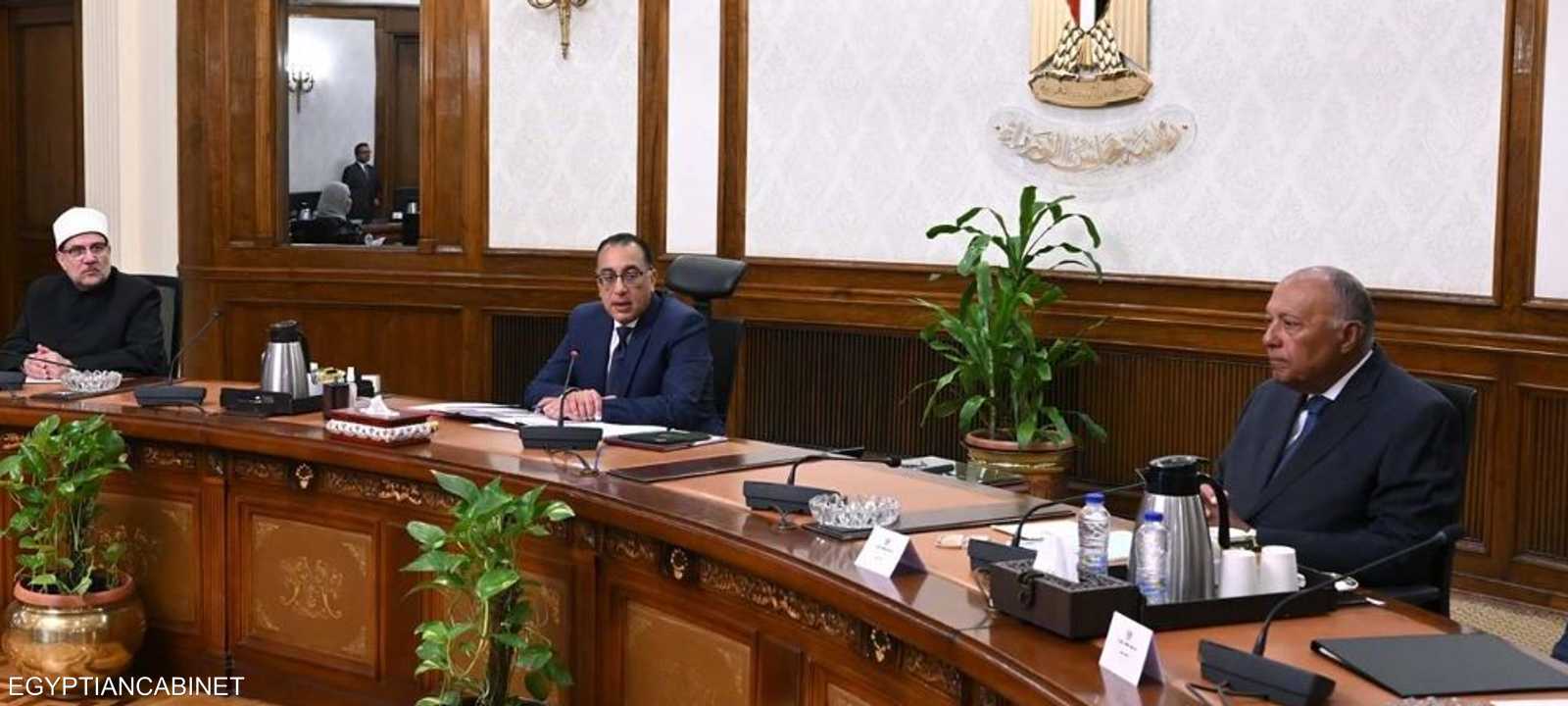 رئيس الوزراء مصطفى مدبولي خلال اجتماع بشأن أزمة الحجاج