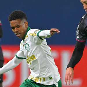 إستيفاو ويليان يبلغ من العمر 17 عاما