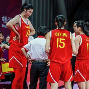 تبلغ جانغ زييو مترين وعشرين سنتمترا