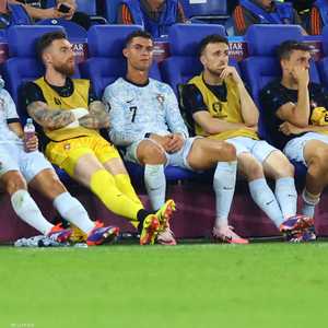 رونالدو.. هل سيكون جليس الدكة أمام سلوفينيا؟