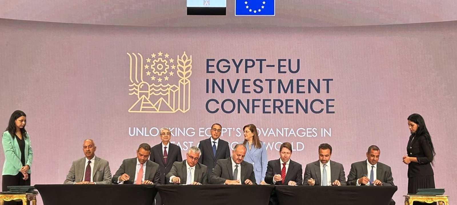 جانب من توقيع الاتفاق في مصر