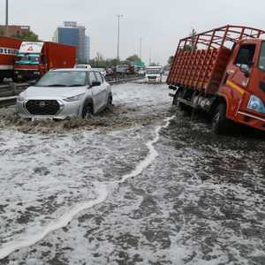 من الأمطار الغزيرة على الهند في أواخر يونيو الماضي