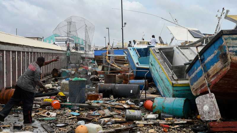 من آثار الدمار الذي تسبب به إعصار بيريل