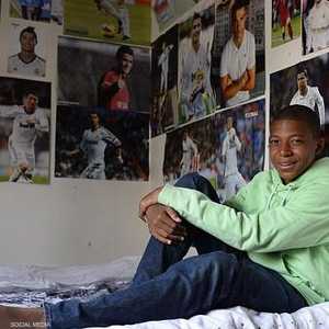 مبابي كان يعلق صور رونالدو على جدران حجرته