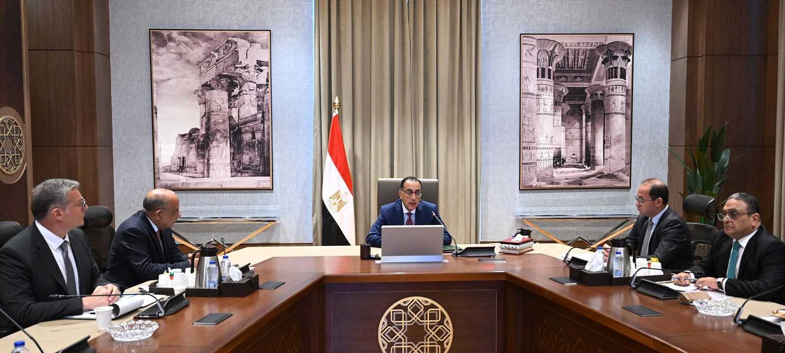 الحكومة المصرية تبحث حلول أزمة انقطاع الكهرباء