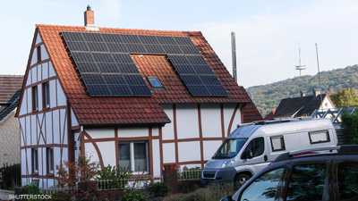 محطة طاقة شمسية فوق سطح أحد المنازل بألمانيا