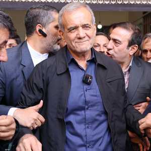من هو الرئيس الإيراني الجديد مسعود بزشكيان؟