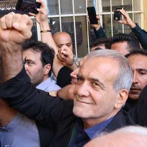 الرئيس الإيراني الجديد يتلقى التهاني بفوزه بالانتخابات