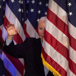 الرئيس الأميركي جو بايدن وهو يغادر تجمعا انتخابيا