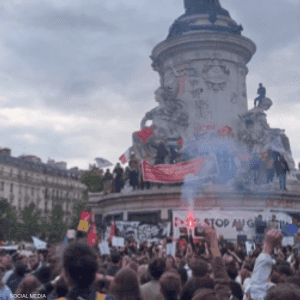 جانب من الاحتفالات في ساحة الجمهورية وسط باريس