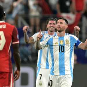 ليونيل ميسي محتفلا بهدفه