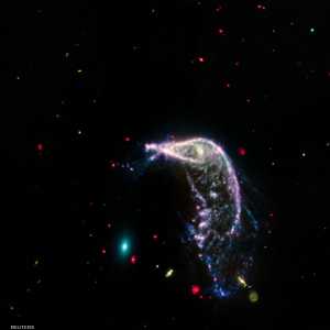 تُعرف المجرتان المختلطتان معا باسم أرب 142