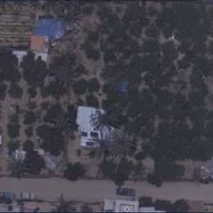 صورة لمكان الاستهداف في المواصي قبل الضربة