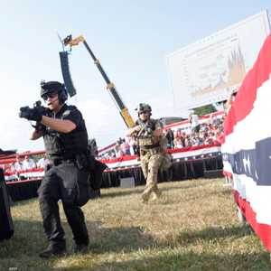 قوات الأمن في موقع إطلاق النار