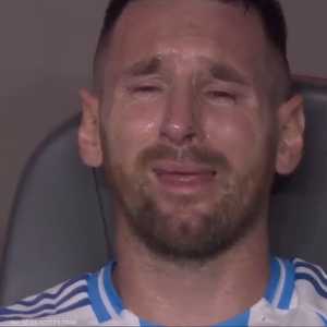 بكاء هستيري من ميسي