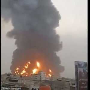 آثار الغارة الجوية على الحديدة