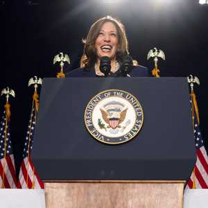 كامالا هاريس في تجمع انتخابي بولاية ويسكونسن