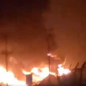 وقع الحريق بعد أيام من غارات إسرائيلية