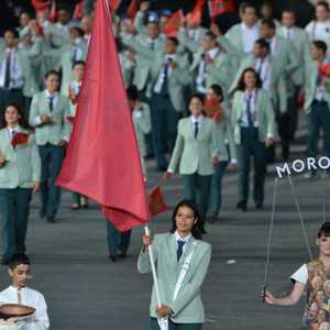 المغربية وئام ديسلام تحمل علم بلادها في افتتاح لندن 2012