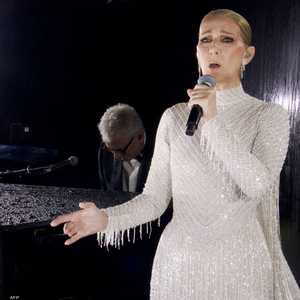 المغنية الكندية سيلين ديون