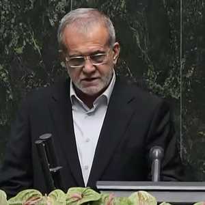 مسعود بزشكيان يؤدي اليمين الدستورية