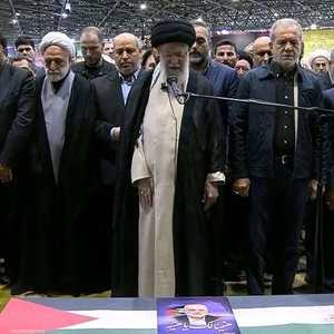 خامنئي أقام صلاة الجنازة على هنية
