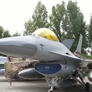 زيلينسكي يعرض أولى مقاتلات"إف-16" تسلمها من الحلفاء