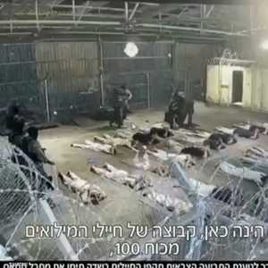 الجنود اختاروا أحد المعتقلين للاعتداء عليه