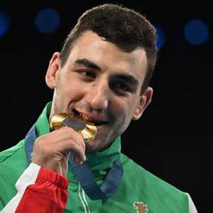 عض الميدالية.. تقليد أولمبي