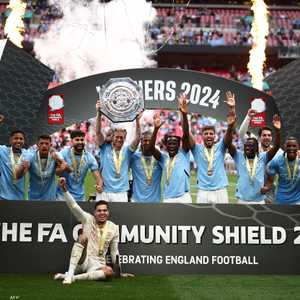 مانشستر سيتي يتوج بدرع المجتمع الإنجليزي