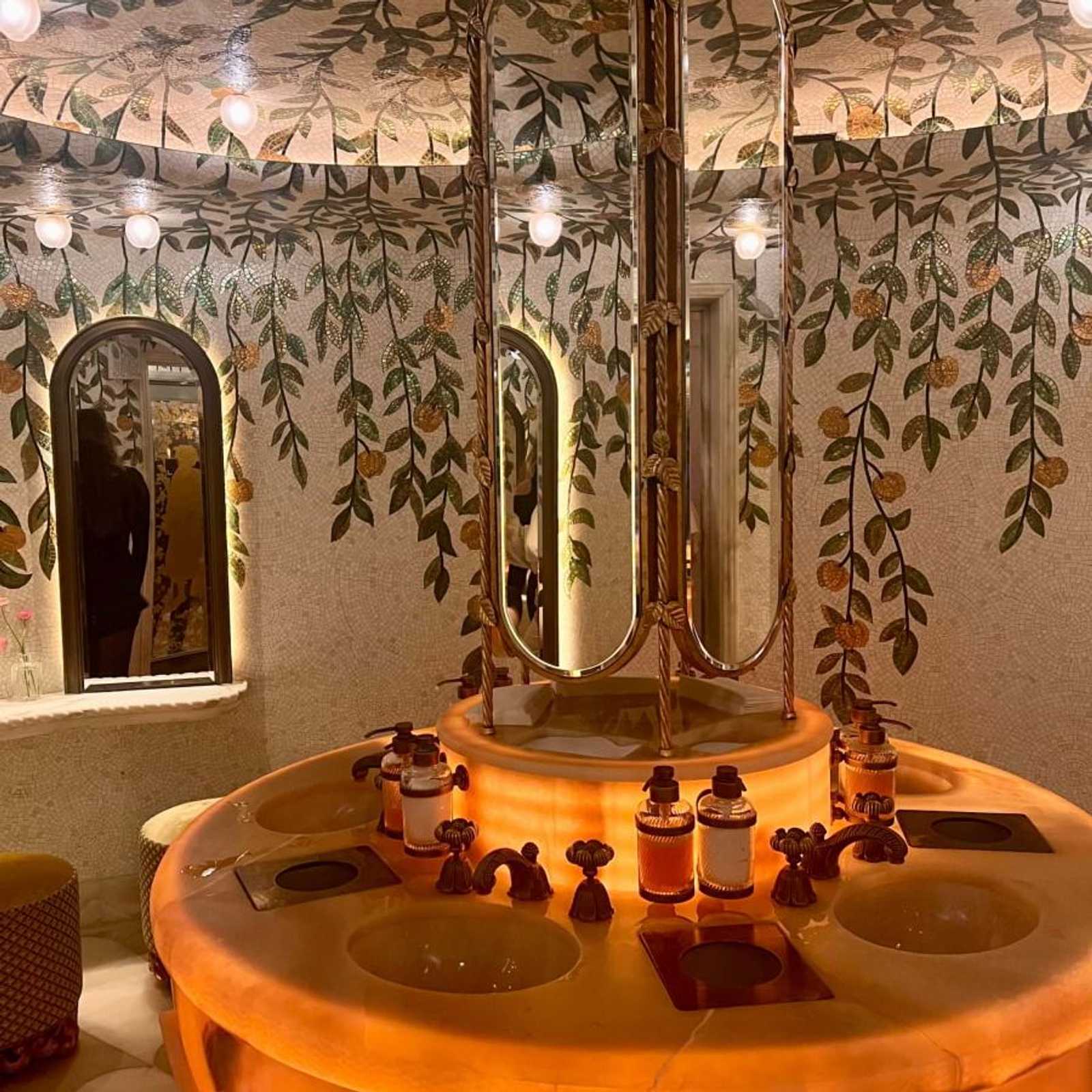 مطعم Bacchanalia in London