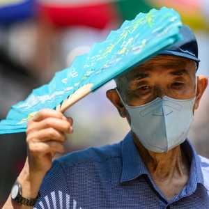 يشهد جزء كبير من العالم صيفا شديد الحرارة