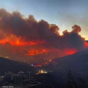 دخان كثيف يغطي مدينة إزمير