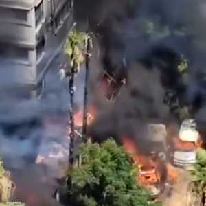 حريق كبير بموقف سيارات بمنطقة سكنية بتل أبيب