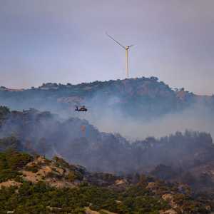 تأججت الحرائق بفعل انخفاض الرطوبة والرياح العاتية