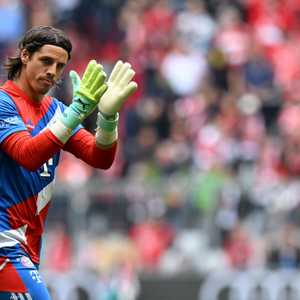 حارس منتخب سويسرا وإنتر ميلان يان سومر أعلن الاعتزال الدولي